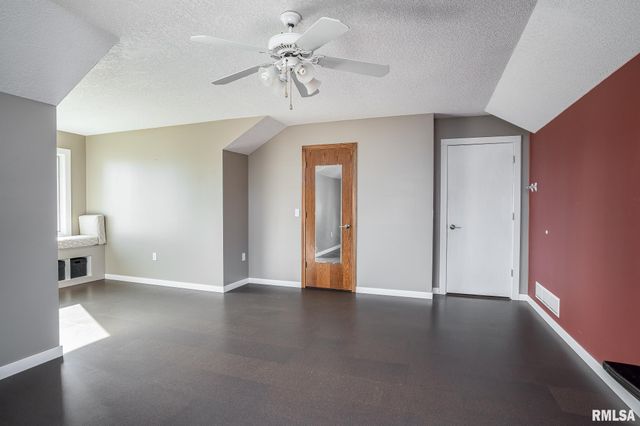 4200 BELMONT Road, Bettendorf, IA 52722