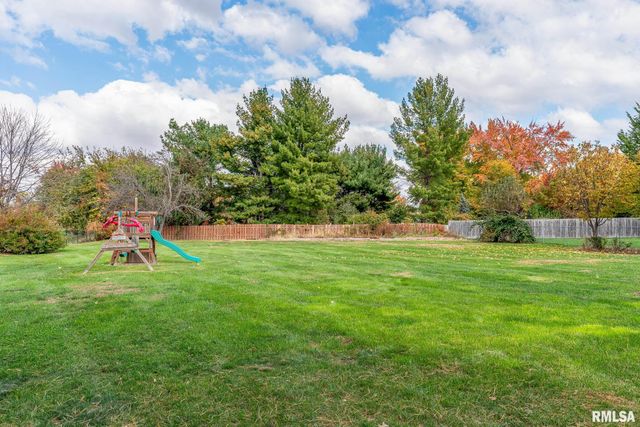 4200 BELMONT Road, Bettendorf, IA 52722