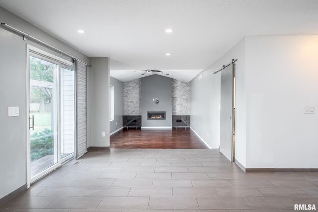 4200 BELMONT Road, Bettendorf, IA 52722