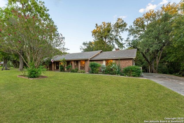 309 Twin Oak, Seguin, TX 78155