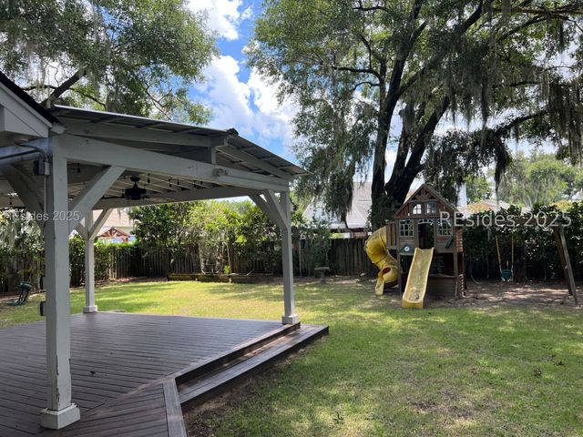 1074 Otter Cir, Beaufort, SC 29902