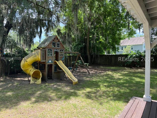 1074 Otter Cir, Beaufort, SC 29902