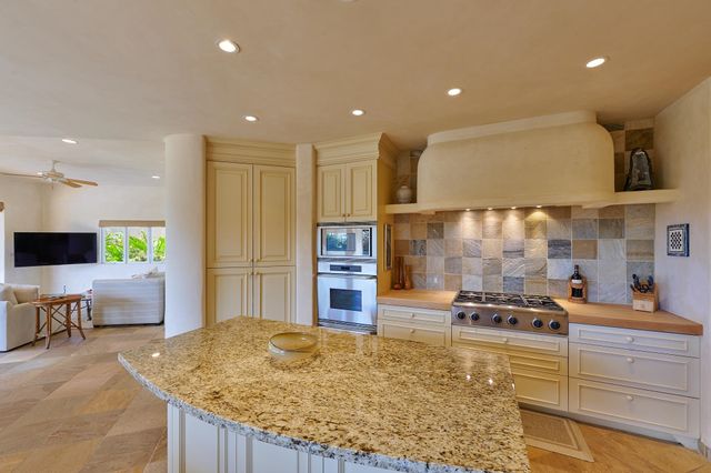 258 S Ulukoa Pl, Lahaina, HI 96761