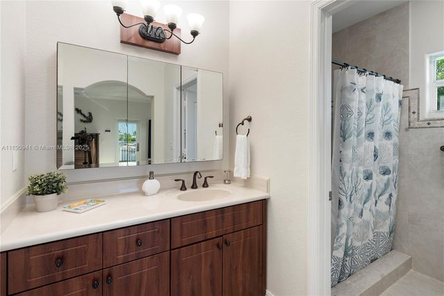 301 Oleander Dr, Tavernier, FL 33070