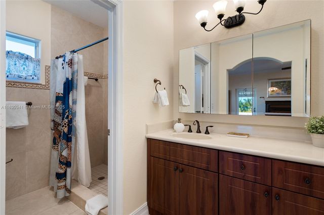 301 Oleander Dr, Tavernier, FL 33070