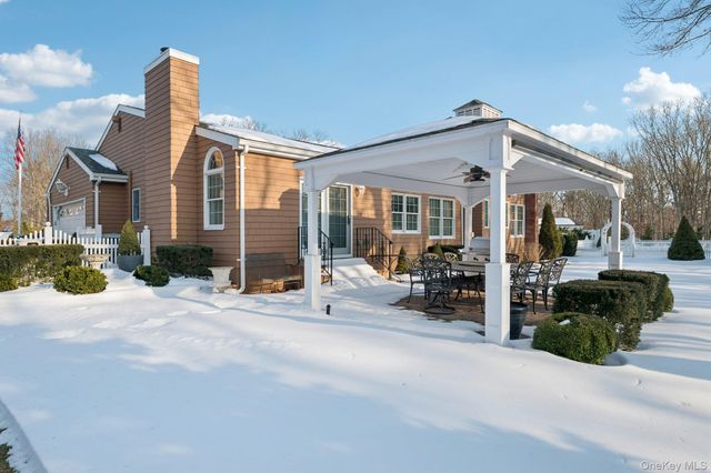 48 Neil Drive, Farmingville, NY 11738