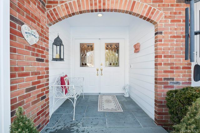 48 Neil Drive, Farmingville, NY 11738