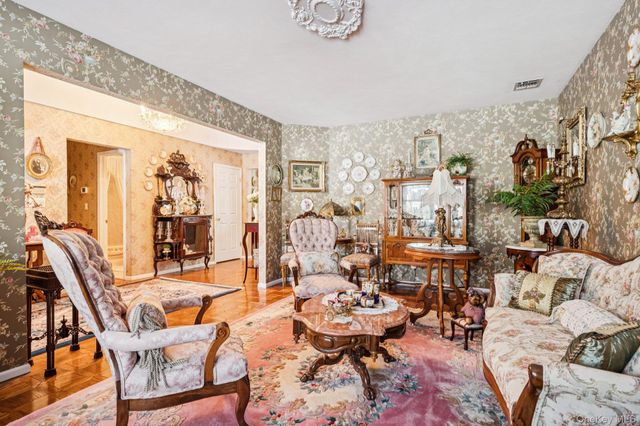 48 Neil Drive, Farmingville, NY 11738