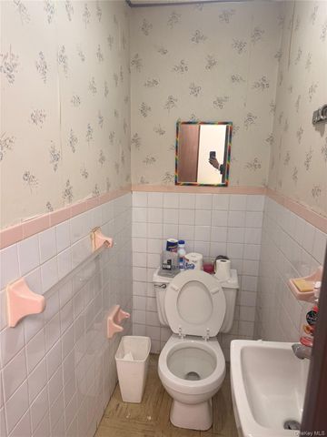 10522 Jamaica Avenue, Richmond Hill, NY 11418