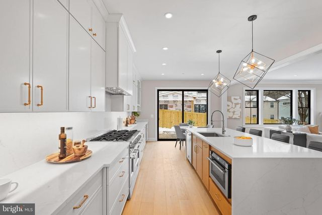 9909 DICKENS AVE, Bethesda, MD 20814