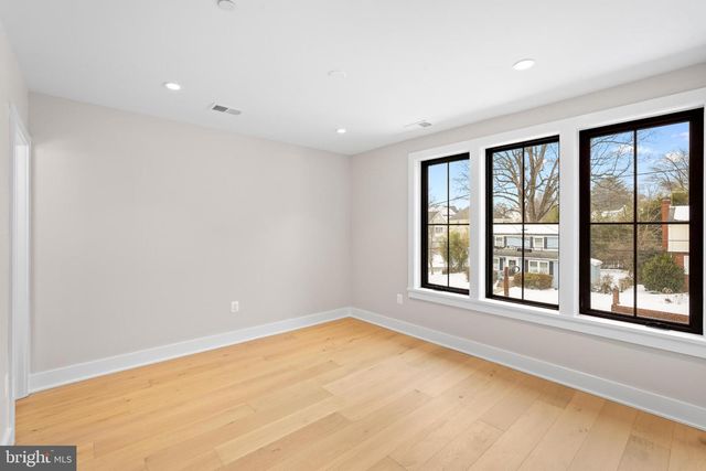 9909 DICKENS AVE, Bethesda, MD 20814