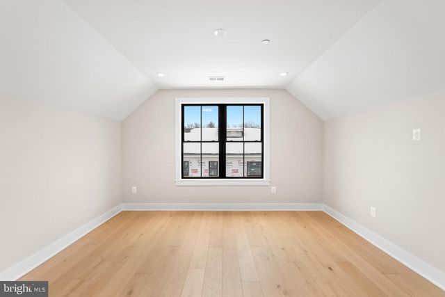 9909 DICKENS AVE, Bethesda, MD 20814