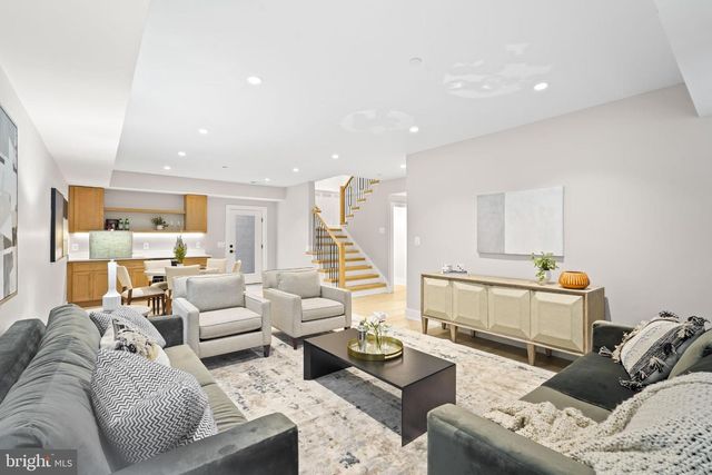 9909 DICKENS AVE, Bethesda, MD 20814