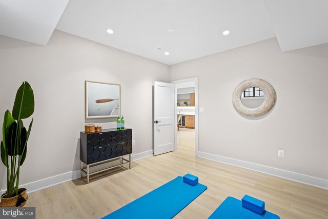 9909 DICKENS AVE, Bethesda, MD 20814