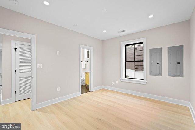 9909 DICKENS AVE, Bethesda, MD 20814