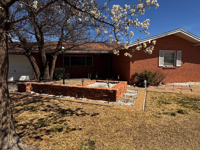 1304 Floydada, Plainview, TX 79072