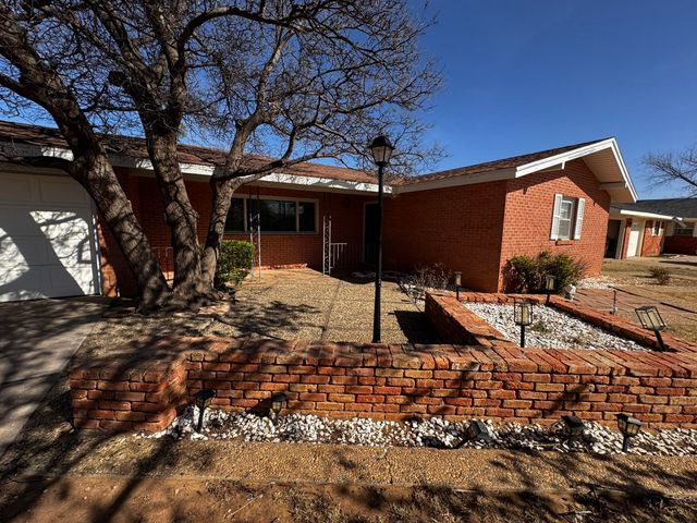 1304 Floydada, Plainview, TX 79072