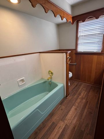 1304 Floydada, Plainview, TX 79072