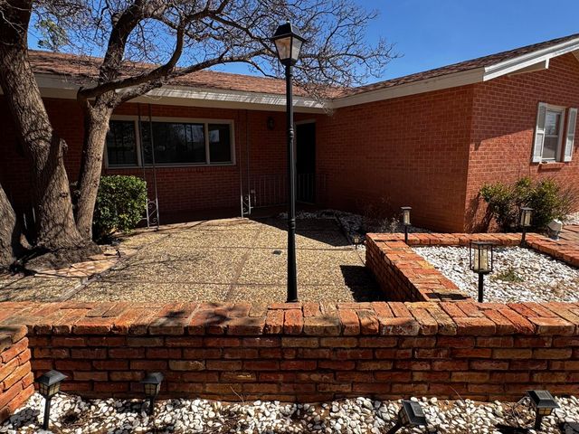 1304 Floydada, Plainview, TX 79072