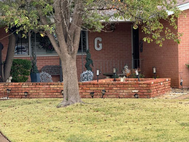 1304 Floydada, Plainview, TX 79072