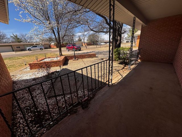 1304 Floydada, Plainview, TX 79072