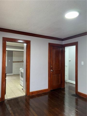 4138 College Avenue, Kansas City, MO 64130
