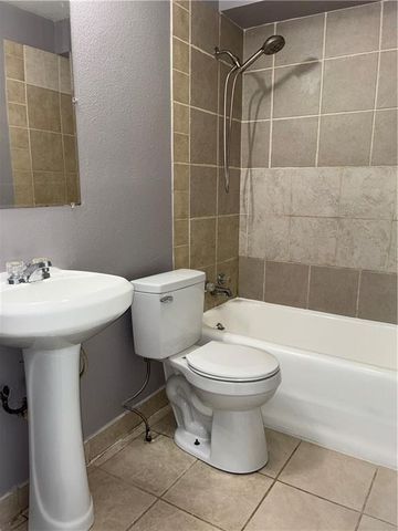 4138 College Avenue, Kansas City, MO 64130