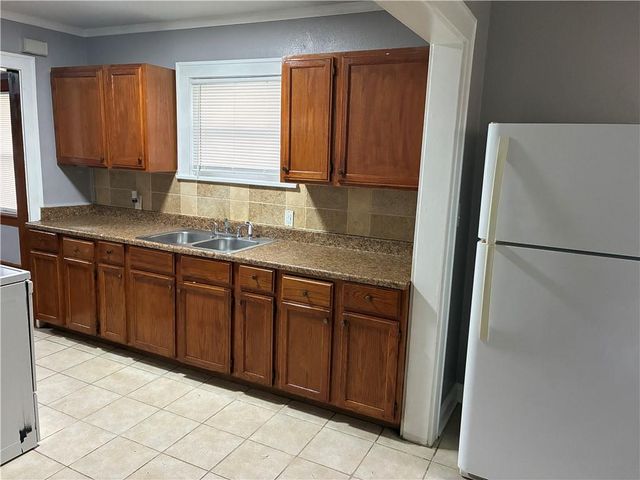 4138 College Avenue, Kansas City, MO 64130