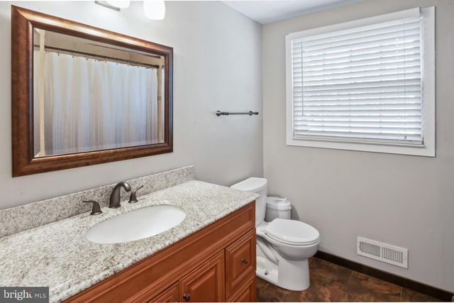 745 CORNWALLIS DR, Mount Laurel, NJ 08054