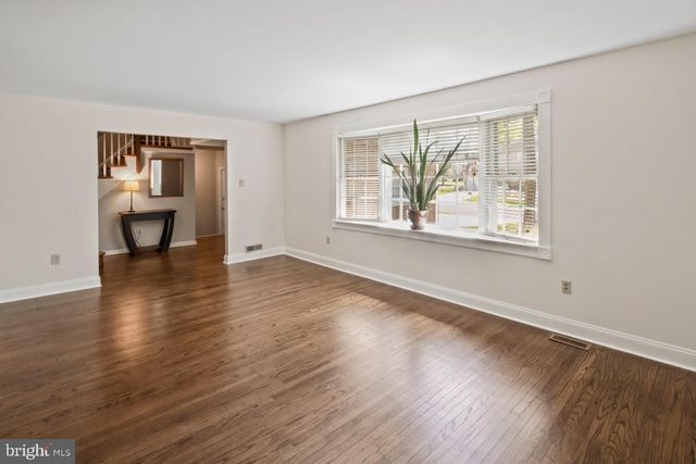 745 CORNWALLIS DR, Mount Laurel, NJ 08054