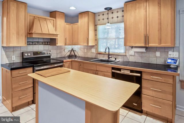 745 CORNWALLIS DR, Mount Laurel, NJ 08054