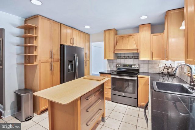 745 CORNWALLIS DR, Mount Laurel, NJ 08054