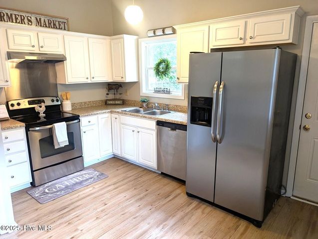 112 Twinwood Drive, Jacksonville, NC 28546