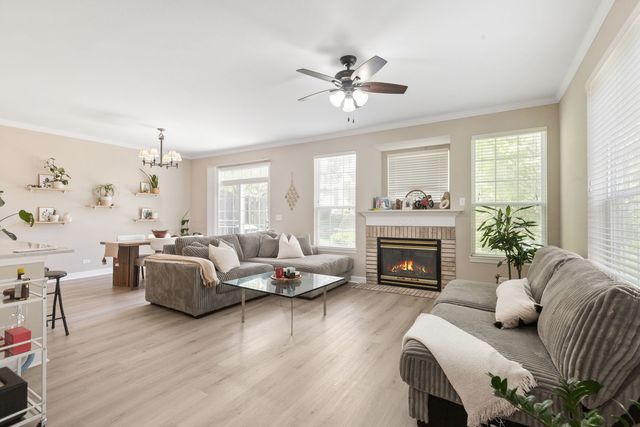 206 Madison Drive 206, Streamwood, IL 60107