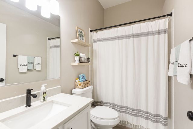 206 Madison Drive 206, Streamwood, IL 60107
