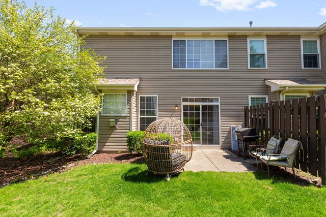 206 Madison Drive 206, Streamwood, IL 60107