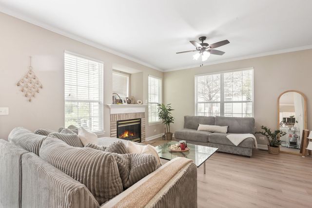 206 Madison Drive 206, Streamwood, IL 60107