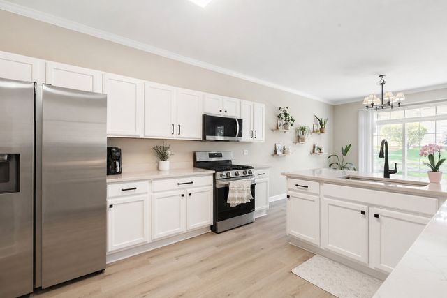 206 Madison Drive 206, Streamwood, IL 60107