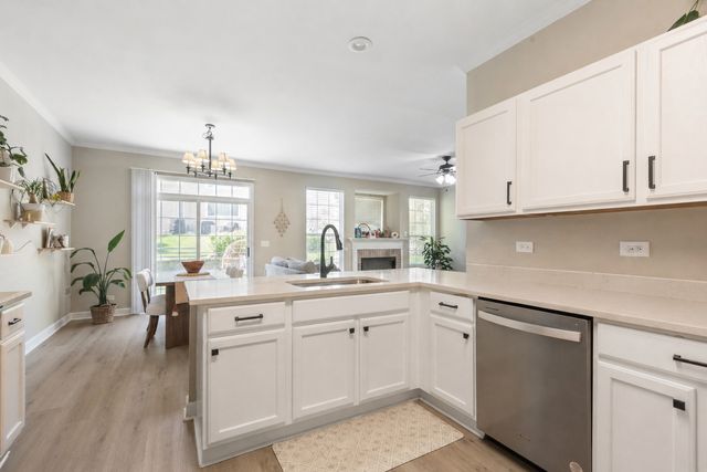 206 Madison Drive 206, Streamwood, IL 60107