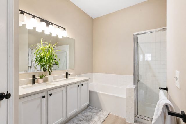 206 Madison Drive 206, Streamwood, IL 60107