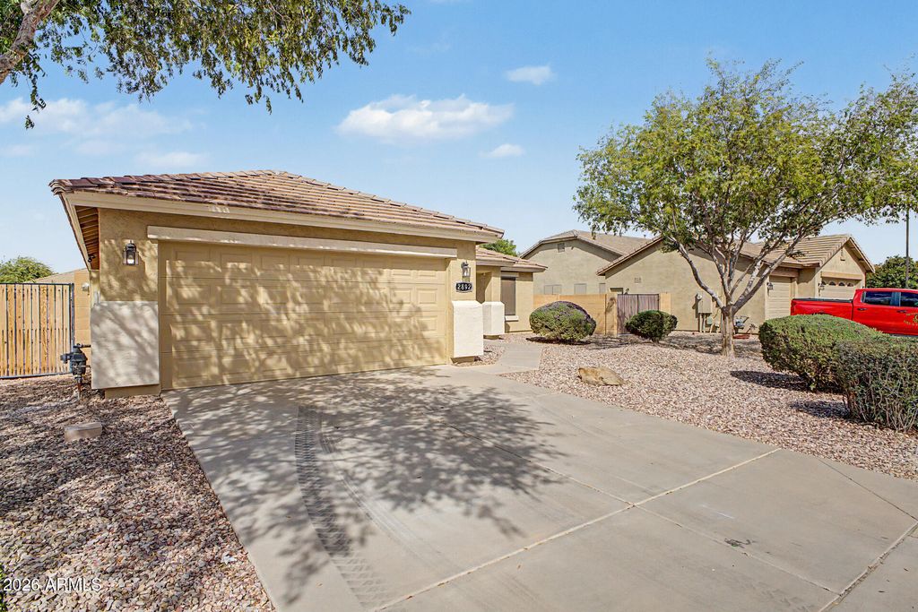 2892 W GOLDMINE MOUNTAIN Drive, San Tan Valley, AZ 85144 — photo 3