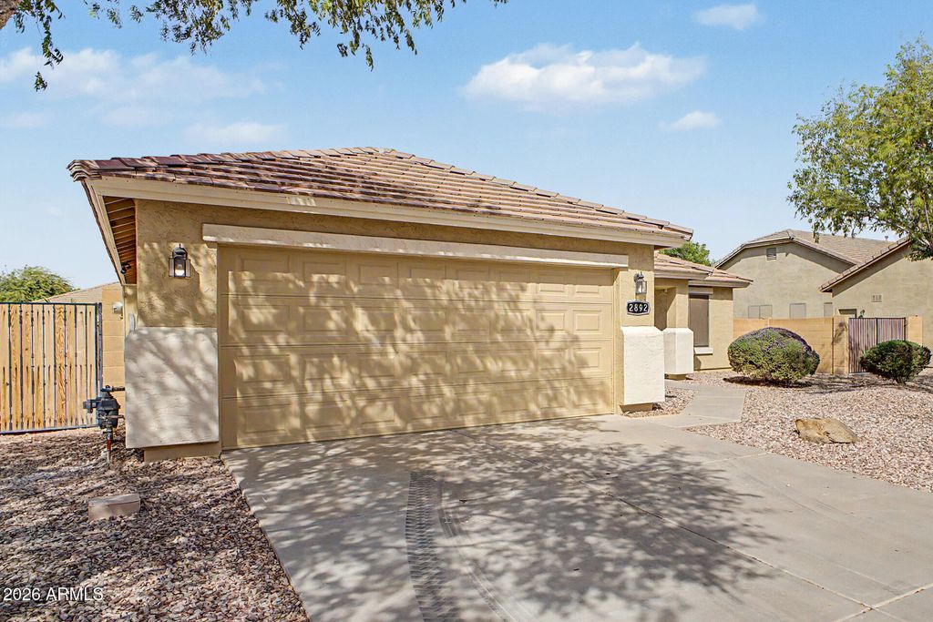 2892 W GOLDMINE MOUNTAIN Drive, San Tan Valley, AZ 85144 — photo 4