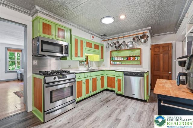 571 Pine Top Trail, Bethlehem City, PA 18017