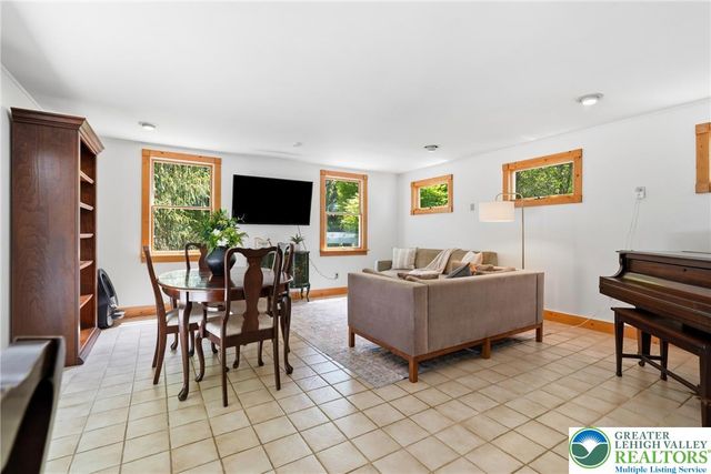 571 Pine Top Trail, Bethlehem City, PA 18017