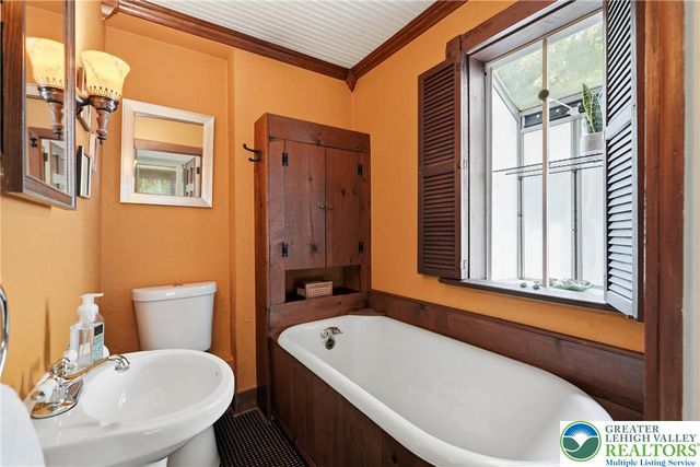571 Pine Top Trail, Bethlehem City, PA 18017