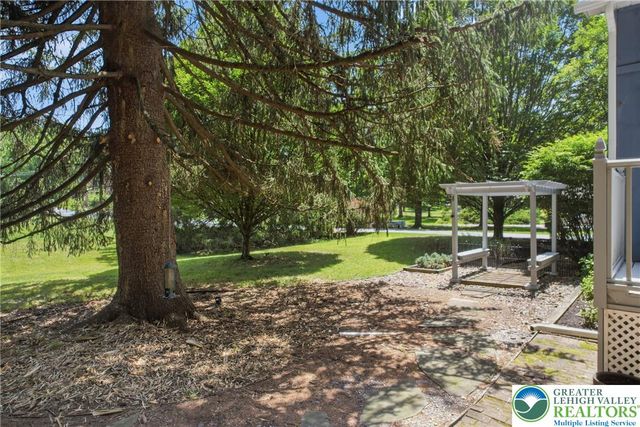 571 Pine Top Trail, Bethlehem City, PA 18017