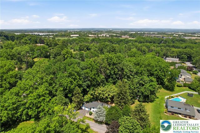 571 Pine Top Trail, Bethlehem City, PA 18017