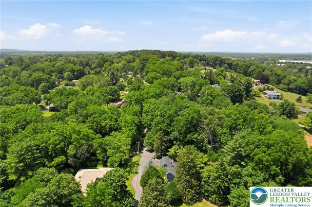 571 Pine Top Trail, Bethlehem City, PA 18017