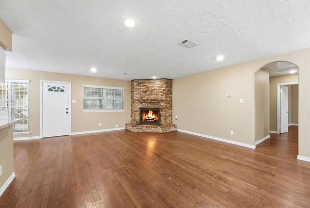 4122 Regency Drive, Houston, TX 77045