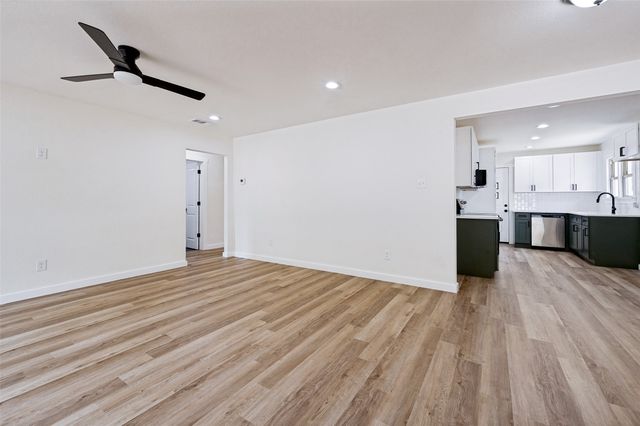 1614 W 3rd Street, Irving, TX 75060